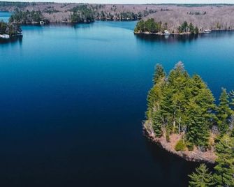 3 Bedroom Point Cottage On Muskoka Shores - Parry Sound