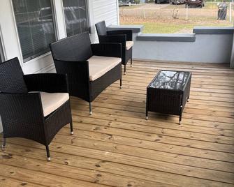 Rejuvenate Unit B Spacious 4 bed/2 bath near LA TECH & GSU lots of natural light - Ruston