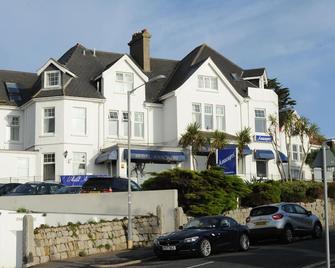 أناكابري - فالموث - مبنى