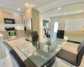 Large Home Near Brickell | Miami Beach | Calle Ocho - Miami - Kitchen