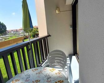 Très jolie studio à louer avec sa belle terrasse de 4m2 idéalement situé dans un hôtel thermale - Dax - Balcony