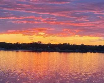 #11 Isle View - Fishing, Sunsets, Beaches, Golfing - Isle La Motte - Vista del exterior