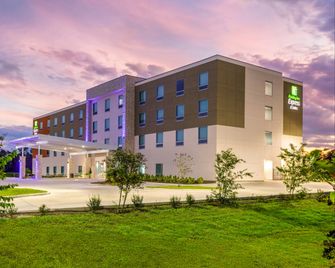 Holiday Inn Express & Suites Jacksonville - Macclenny I-10 by IHG - Macclenny - Gebouw