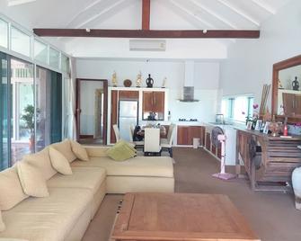 Mountain View Pool Villa - Nakhon Nayok - Living room