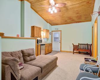 Condo By The Bayview ! - Franklin - Sala de estar