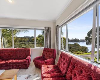 Ota Point Paradise - Whangaroa Holiday Home - Whangaroa - Stue