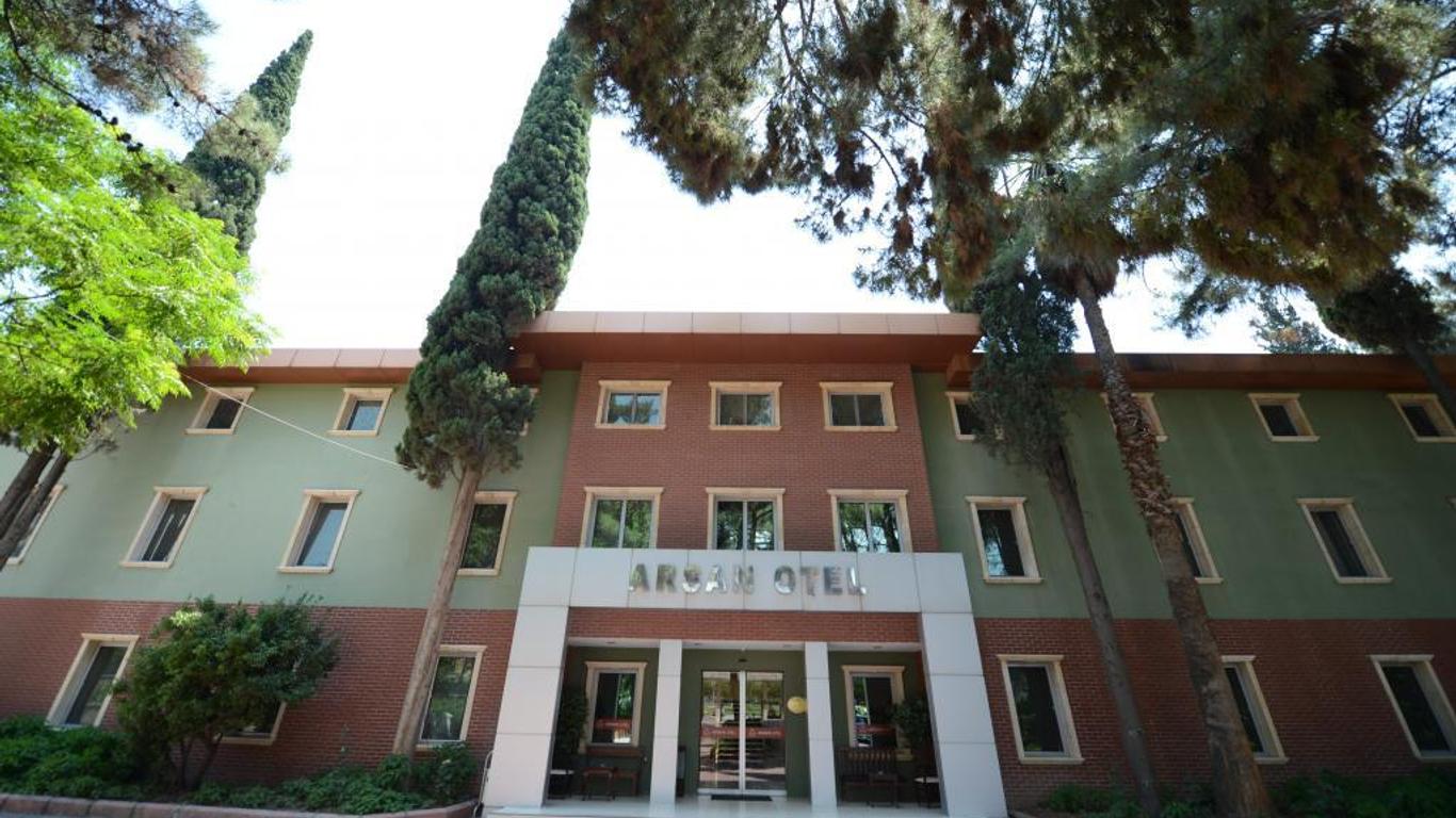 آرسان أوتل
