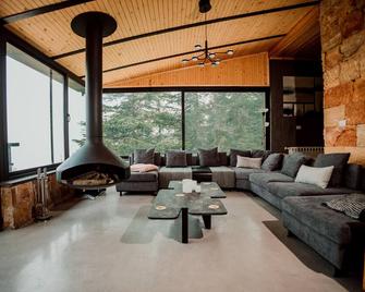 Cedar Scent Guesthouse - Batroûn - Lobby