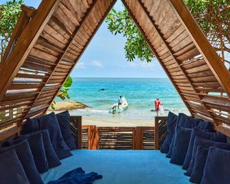 Blue Apple Beach - Tierra Bomba