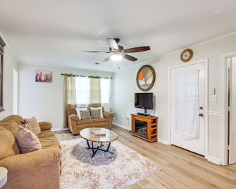 Jackson Home w/ Patio, 2 Grills & Ping-Pong Table! - Jackson - Pokój dzienny