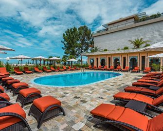 Dreamland Oasis Hotel - Chakvi - Piscina
