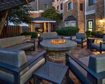 Staybridge Suites Lincoln Northeast By IHG - לינקולן - פטיו