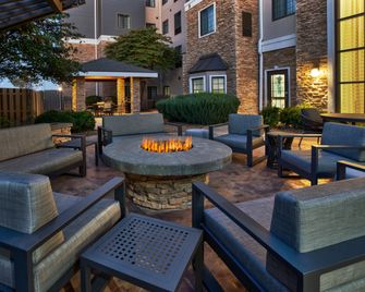 Staybridge Suites Lincoln Northeast By IHG - Lincoln - Patio
