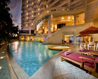 Dorsett Grand Labuan - Labuan - Pool
