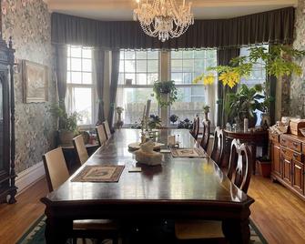 Greenwood Bed and Breakfast - Greensboro - Dining room