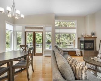 Beachwood House, 5 min walk to beach - Parksville - Restaurant