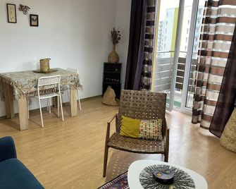 Sleep4-Freep-Mountainview-Balcony-Petfriendly - Braşov - Living room