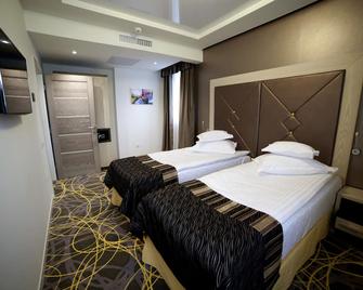 Exclusive Hotel & More - סיביו - חדר שינה