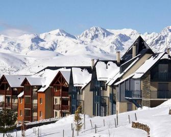 Ground floor, balcony, tv, ski locker, 55m², Peyragudes - Germ - Bâtiment