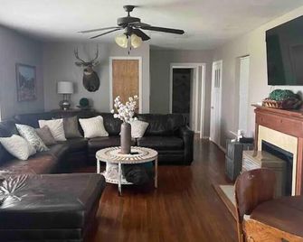 Nice 2 BR Great for Hunting and Fishing near Ivie - Ballinger - Sala de estar