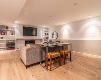 Charming & Spacious Lakewood Retreat With 4br2ba - Seattle