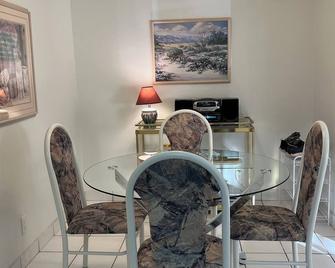 Stunning mountain view in Deep Well area just south of downtown 1 bedroom condo - Palm Springs - Dining room