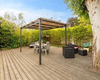 L'eucalyptus, Mobil-Home Avec Exterieur - Hyères - Innenhof