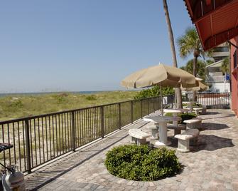 Gulf Towers Resort Motel - Indian Rocks Beach - Patio