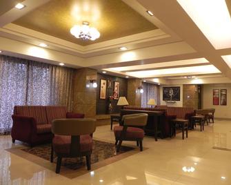 Hotel Reeva Regency - Shirdi - Area lounge
