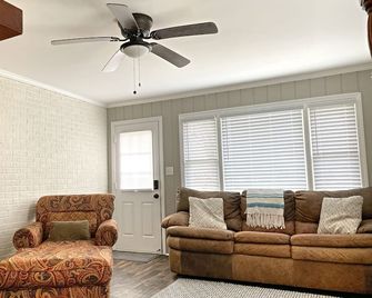 Quiet home in the Kernersville near Winston Salem, Greensboro, High Point - Kernersville - Sala de estar