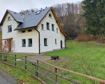Holiday house Dedov for 1 - 6 persons with 3 bedrooms - Holiday house - Teplice nad Metují - Budynek