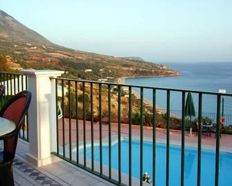 Garbis Villas & Apartments - Lourdata - Balkon