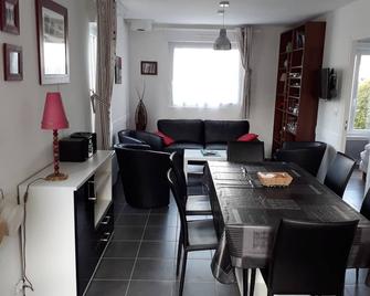 Agon-Coutainville Charming House 300 M From The Sea And The Center. Free Wifi - Agon-Coutainville - Salle à manger