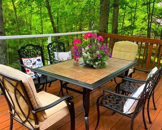 Summit Cottage on Kawagama Lake, Jul/Aug: weekly booking only (Sat. - Sat.) - Dorset - Balcony