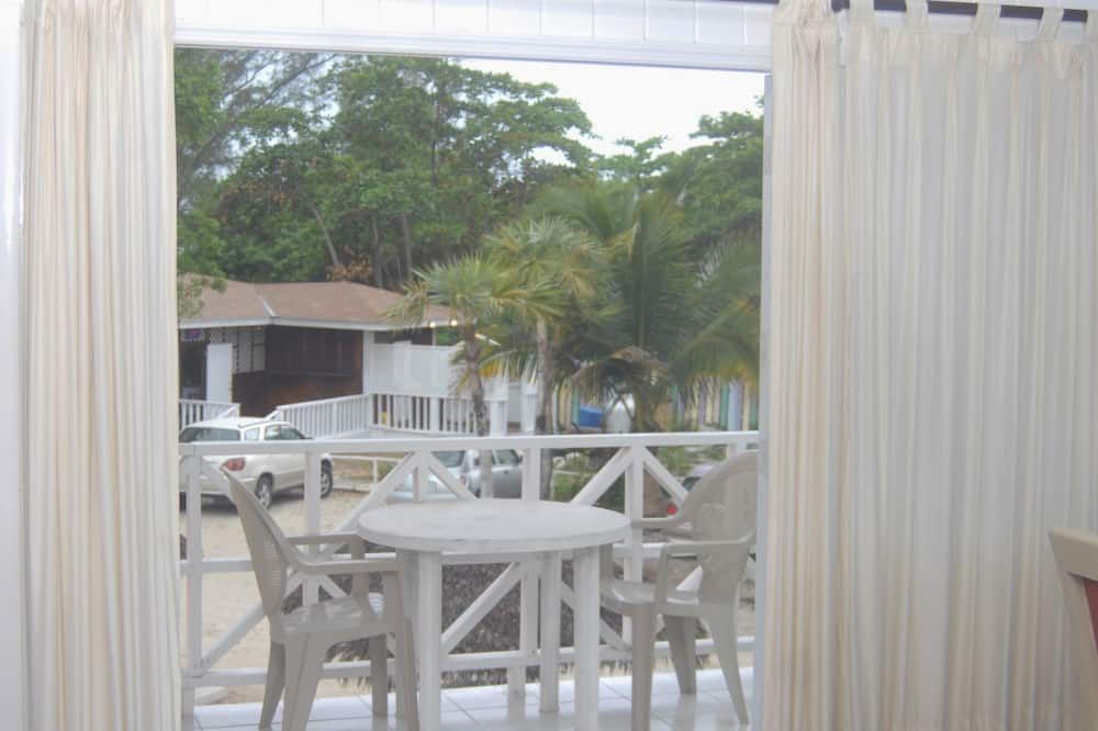 كورال هاربور بيتش هاوس آند فيلاز - ناساو - شرفة