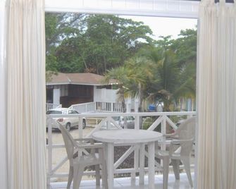 Coral Harbour Beach House And Villas - Nassau - Ban công