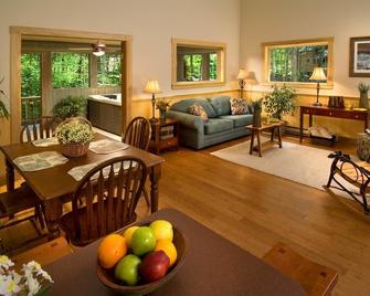 Adventures On The Gorge - Fayetteville - Dining room