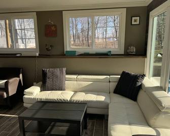 French Lake Lodge - 40 min from Twin Cities - Annandale - Sala de estar