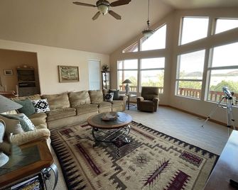 Custom Home On 40 Private Acres Overlooking Zion - Apple Valley - Living room