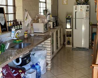 زيزي هوم - تشابادا دوس جويماريس - مطبخ