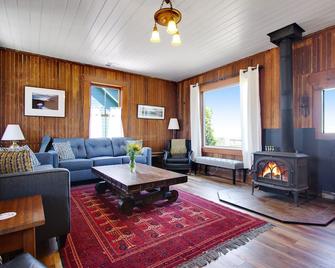 Headlands View - Mendocino - Living room