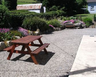 Cosy 3 Bedroom Cottage Sleeps 6 Wheelchair accessible Large Garden Swing & Slide - Arklow - Patio