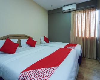 Q One Hotel - Dengkil - Bedroom