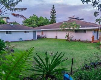 Hawaii home - Great for multi-family or groups - Naalehu - Outdoors view