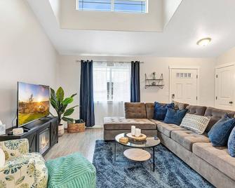 Idahome Away From Home - Twin Falls - Living room