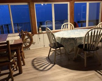 Check out the incredible view of Lake Huron! - Port Hope - Dining room