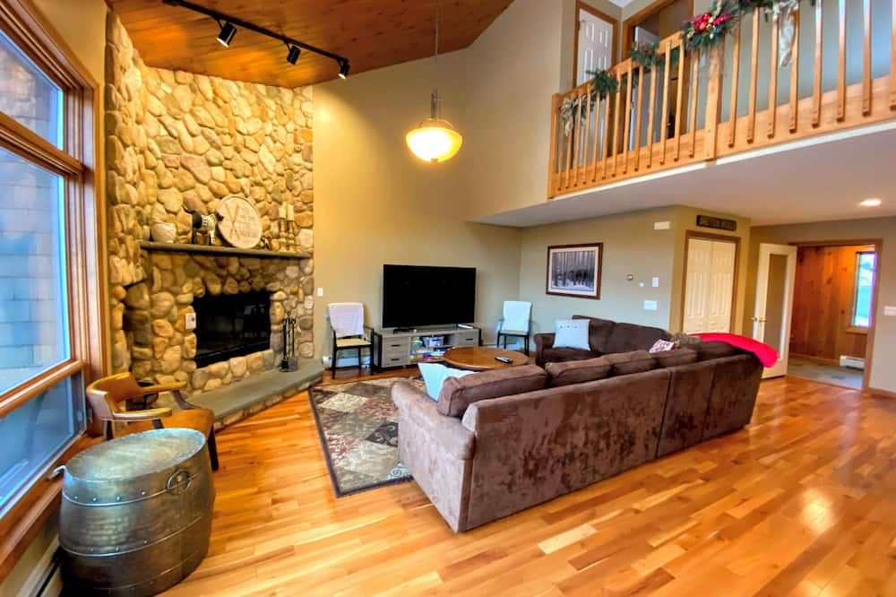 V3 Gorgeous SKI-IN Mountain View Townhouse with great views in Bretton Woods Fast wifi - كارول (نيو هامبشير) - غرفة معيشة