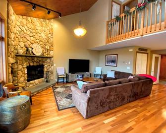 V3 Gorgeous SKI-IN Mountain View Townhouse with great views in Bretton Woods Fast wifi - Carroll - Sala de estar