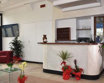 La Torre Hotel - Mergo - Rezeption
