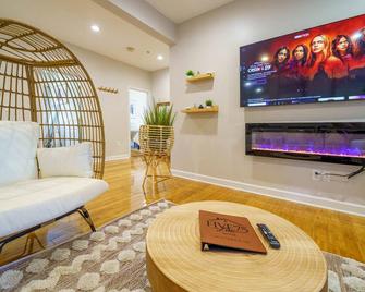 Five75 Lux Bos - Boho Chic - Boston - Living room